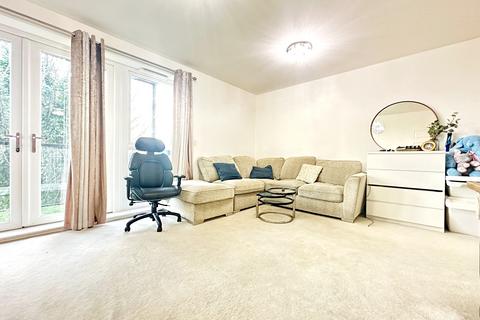 1 bedroom flat for sale, Hunting Place, Hounslow TW5