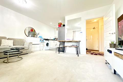 1 bedroom flat for sale, Hunting Place, Hounslow TW5