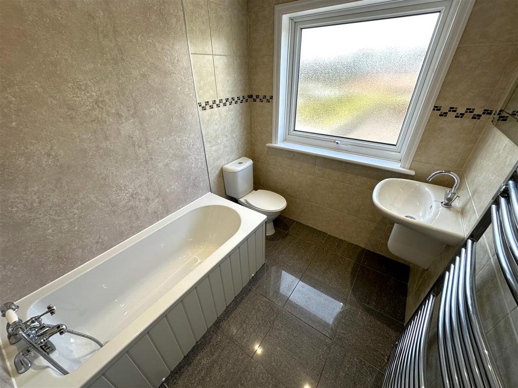 First Floor Bathroom 997