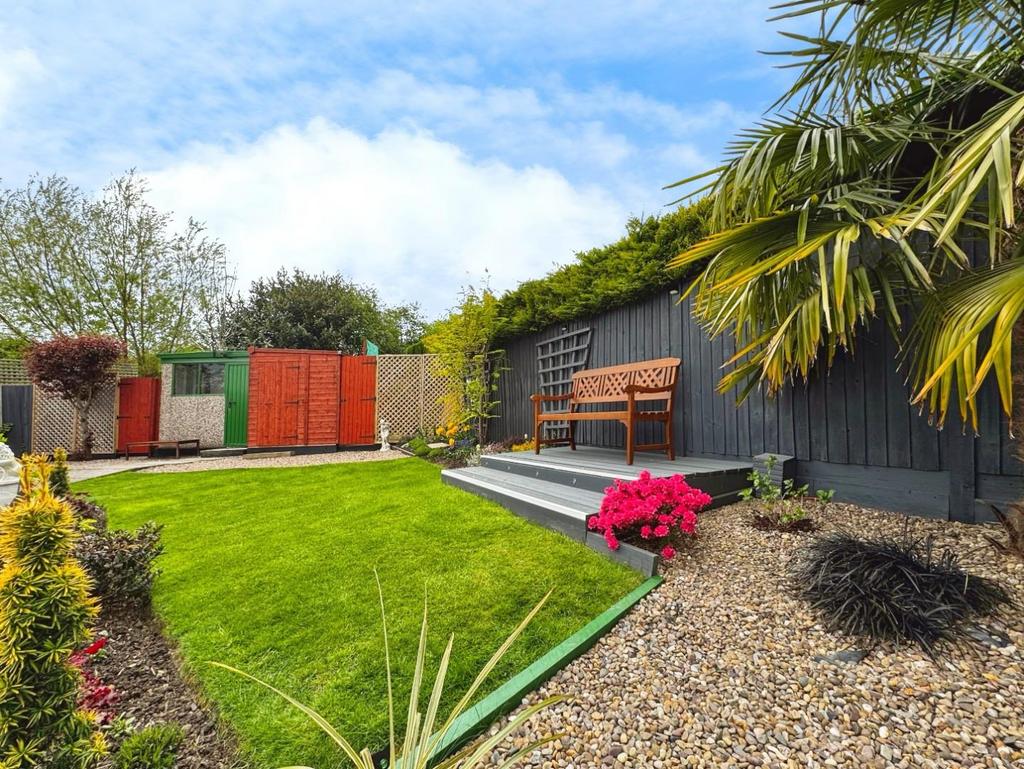 REAR GARDEN 02.jpg