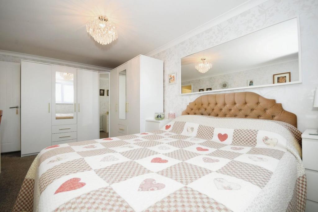 BED 1 02.jpg