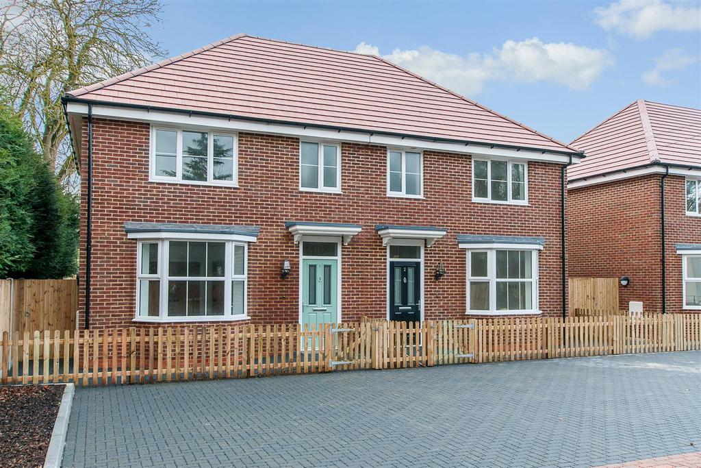 1 Hawthorne Mews 0001e.jpg