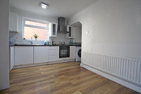 3 bedroom semi-detached house to rent, Feltham, TW13