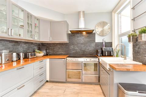 3 bedroom end of terrace house for sale, Penhale Road, Portsmouth, Hampshire