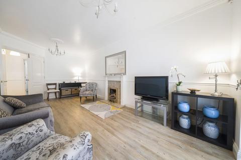 3 bedroom flat for sale, Leathermarket Court, London, SE1