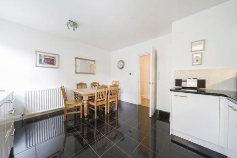 3 bedroom flat for sale, Leathermarket Court, London, SE1