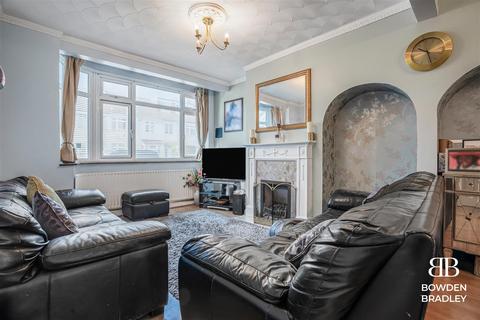 4 bedroom terraced house for sale, Ascot Close, Hainault