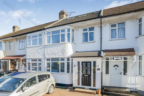 4 bedroom terraced house for sale, Ascot Close, Hainault