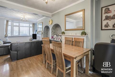 42 Ascot Close, Ilford, IG6 3AF