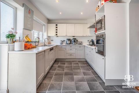 42 Ascot Close, Ilford, IG6 3AF