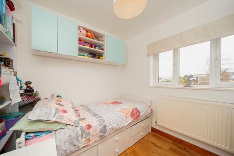 30 Fulwell Park Avenue, Twickenham, TW2 5HQ