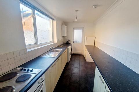 2 bedroom terraced house to rent, Roslyn Street, Darlington