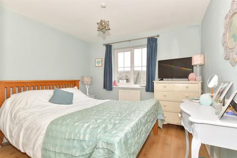 5 bedroom end of terrace house for sale, Finch Close, Faversham, Kent