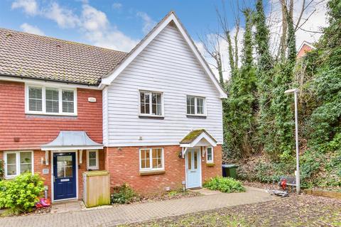 5 bedroom end of terrace house for sale, Finch Close, Faversham, Kent