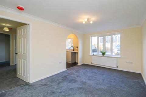 2 bedroom flat for sale, Woodhead Close, Ossett WF5