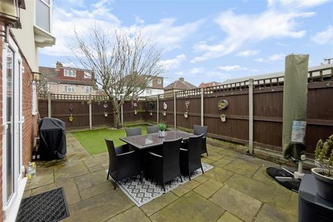 3 bedroom detached house for sale, Romany Gardens, Sutton SM3