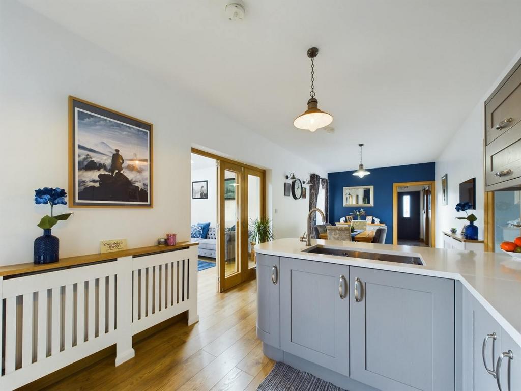Kitchen/Dining Area