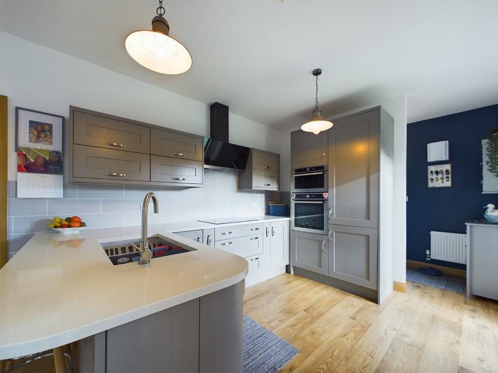 Kitchen/Dining Area