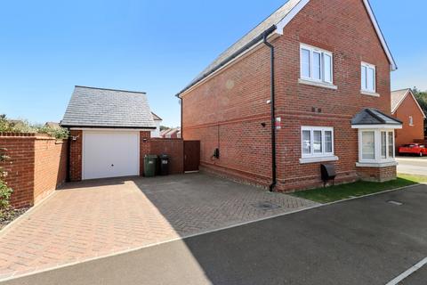 4 bedroom detached house for sale, Honeysuckle Avenue,  Hailsham, BN27