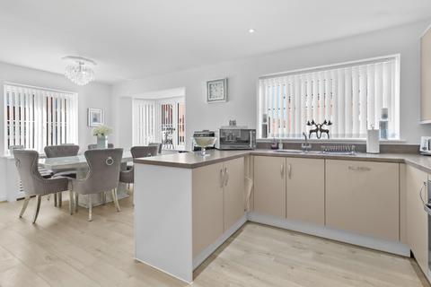 4 bedroom detached house for sale, Honeysuckle Avenue,  Hailsham, BN27