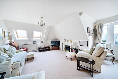 2 bedroom apartment for sale, Broadlands Avenue, Shepperton, TW17