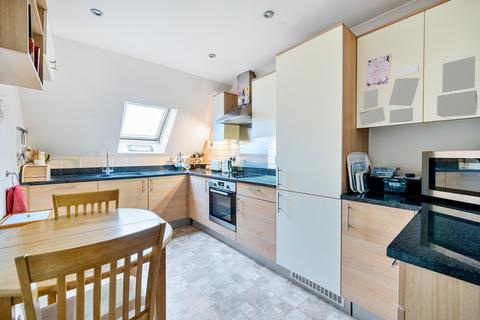 2 bedroom apartment for sale, Broadlands Avenue, Shepperton, TW17