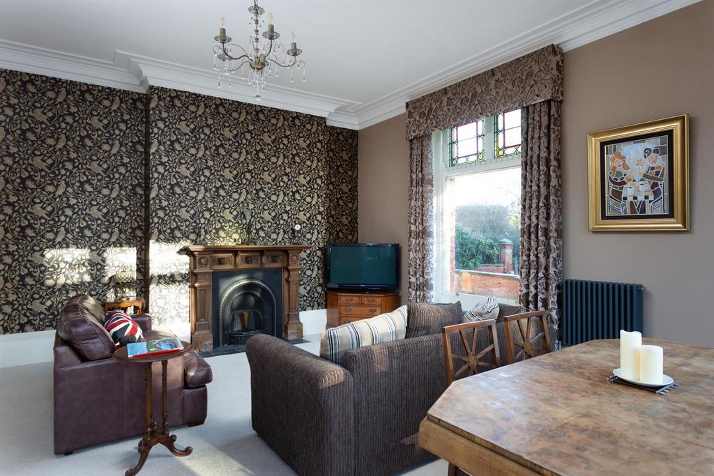 Sitting/Dining Room