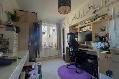 2 bedroom ground floor flat to rent, Trinity Road, Wimbledon, SW19