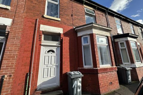 3 bedroom terraced house to rent, Swayfield Avenue, Manchester, M13