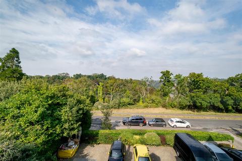 Flat 13, Ferncliffe North Road, Leigh Woods, Bristol, BS8 3NQ