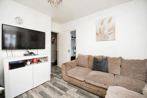 2 bedroom apartment for sale, Rose Lane, Romford RM6