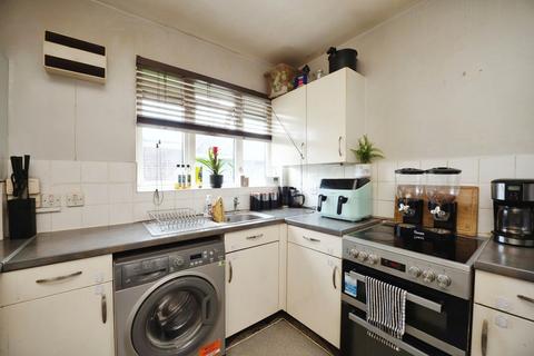 2 bedroom apartment for sale, Rose Lane, Romford RM6