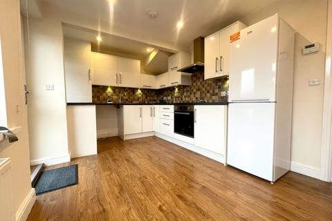 3 bedroom terraced house to rent, Lickless Terrace, Horsforth, Leeds, West Yorkshire, LS18