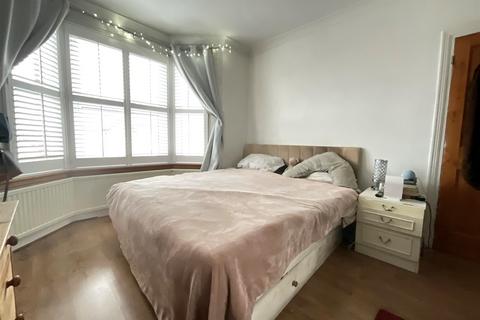 4 bedroom end of terrace house for sale, Gaynes Hill Road, Essex, Essex