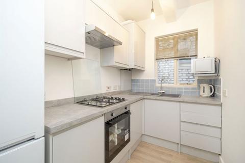 2 bedroom flat to rent, Burton Road, Kingston Upon Thames KT2