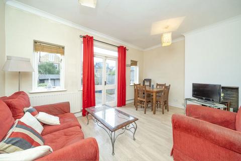 2 bedroom flat to rent, Burton Road, Kingston Upon Thames KT2