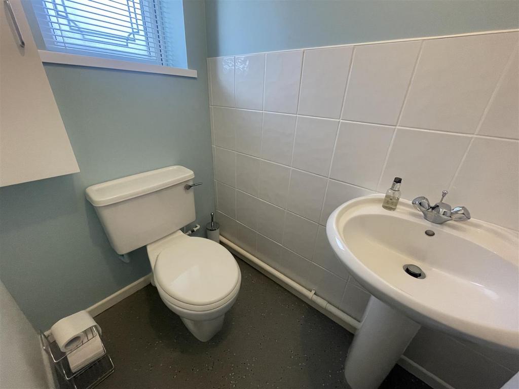 Downstairs wc.
