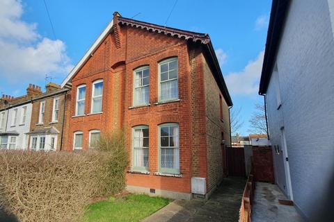 2 bedroom semi-detached house to rent, Gordon Road, Herne Bay, CT6