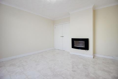 3 bedroom terraced house to rent, Bourne Road, Swindon SN2