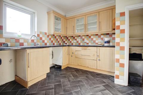 3 bedroom terraced house to rent, Bourne Road, Swindon SN2