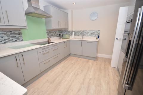 4 bedroom semi-detached house for sale, Lawnswood Gardens, Leeds, West Yorkshire