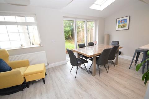 4 bedroom semi-detached house for sale, Lawnswood Gardens, Leeds, West Yorkshire