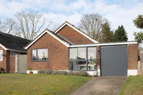 2 bedroom detached bungalow for sale, Barbers Walk, Tring, Hertfordshire HP23