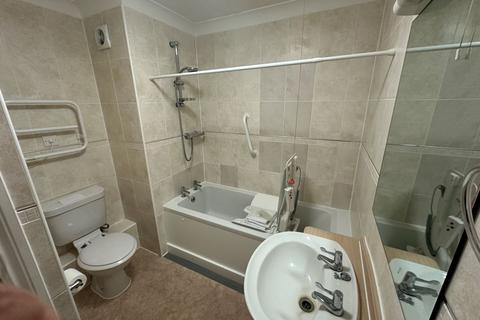 1 bedroom retirement property for sale, Harefield Road, Uxbridge UB8