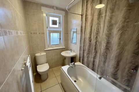 2 bedroom flat to rent, Forthill Drive, Broughty Ferry, Dundee