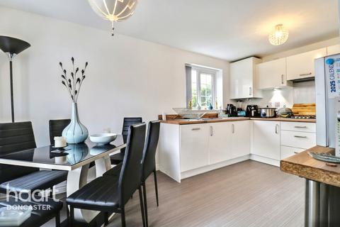 7 Heatherfields Crescent, New Rossington, Doncaster, DN11 0TY