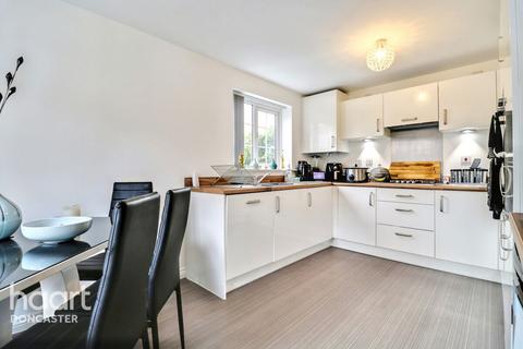 7 Heatherfields Crescent, New Rossington, Doncaster, DN11 0TY