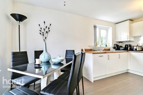 7 Heatherfields Crescent, New Rossington, Doncaster, DN11 0TY