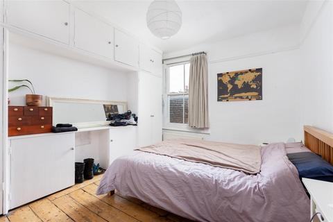 3 bedroom flat for sale, Gascony Avenue, West Hampstead NW6