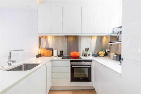 2 bedroom flat for sale, Gosfield Street, London, W1W